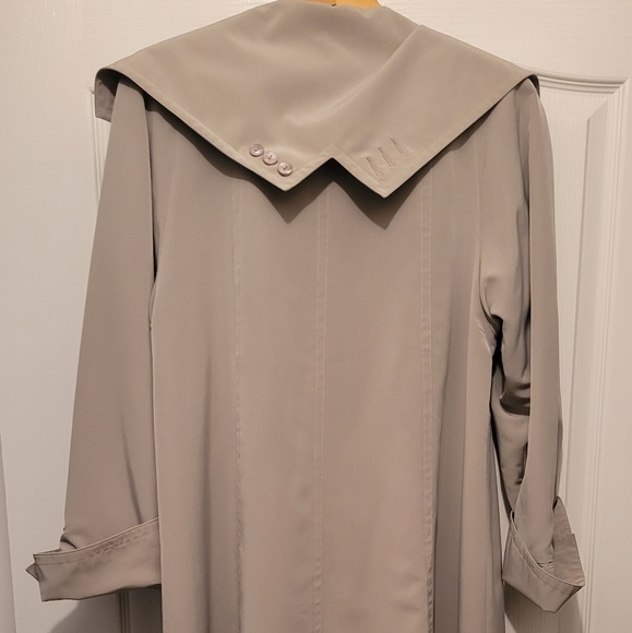 Coat - Picture 2 of 4